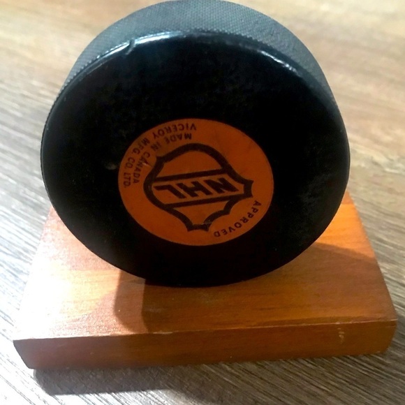 💥1970s Vintage Montreal Canadian Official Game Puck - Picture 2 of 6